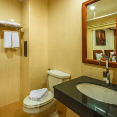 Отель Azhotel Patong ванная