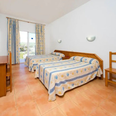 Отель Hostal Anibal Улучшенный номер с различными типами кроватей фото 2
