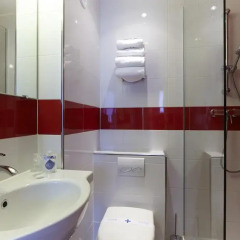 Отель Kyriad Paris 10 - Canal Saint Martin - République 3* Стандартный номер с различными типами кроватей фото 8