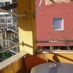 Ravnice Youth Hostel балкон