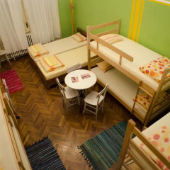 Downtown Hostel Novi Sad Кровать в общем номере