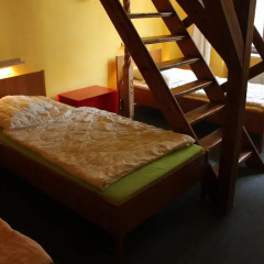 Lollis Homestay - Hostel Кровать в общем номере с двухъярусной кроватью фото 3