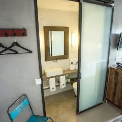 Отель Surfers Lodge Peniche ванная