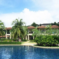 Отель Premium Laguna Villa Village бассейн