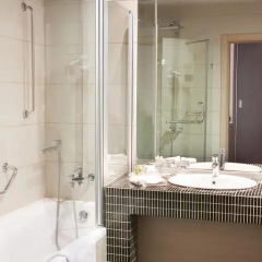 Отель Holiday Inn Belgrade 4* Стандартный номер с различными типами кроватей фото 4