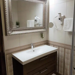 Hotel Grahor 4* Улучшенный номер с двуспальной кроватью фото 10