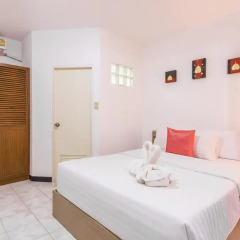 Отель Karon Sunshine Guesthouse & Bar 3* Улучшенный номер с различными типами кроватей