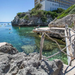 Отель Estel Blanc Apartaments - Adults Only Испания, Кала-эн-Форкат - отзывы, цены и фото номеров - забронировать отель Estel Blanc Apartaments - Adults Only онлайн пляж фото 2