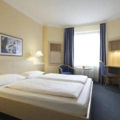 Отель IntercityHotel Nürnberg 3* Стандартный номер с двуспальной кроватью