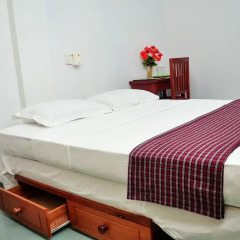 Night Station Hotel комната для гостей