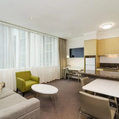 Отель Clarion Suites Gateway Люкс с различными типами кроватей фото 4