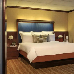 Renaissance New York Times Square Hotel 4* Представительский люкс с различными типами кроватей