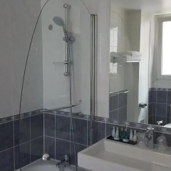 Отель Hôtel Saint Cyr Etoile 3* Улучшенный номер с различными типами кроватей фото 5
