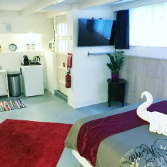 Отель Amsterdam At Home комната для гостей фото 3