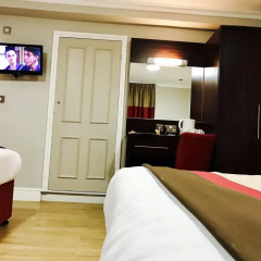 Royal Cambridge Hotel 3* Стандартный семейный номер с двуспальной кроватью фото 2