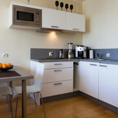 Апартаменты Adelle Apartments в номере