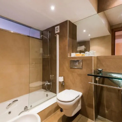 Отель Astuy Apartamentos Арнуэро ванная