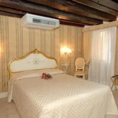 Отель Residenza San Maurizio 3* Стандартный номер с двуспальной кроватью фото 3