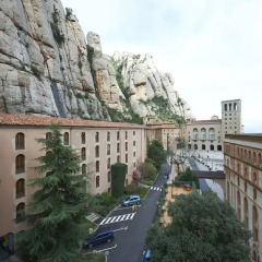Отель Apartamentos Montserrat Abat Marcet Монистроль-де-Монтсеррат балкон