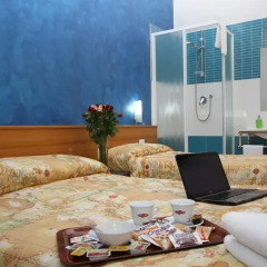 Hotel Brasil Milan Стандартный номер с разными типами кроватей (общая ванная комната) фото 7
