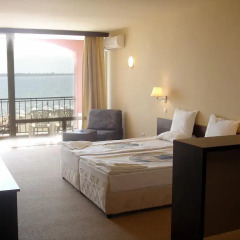 Отель Carina Beach Aparthotel - Free Private Beach комната для гостей фото 3