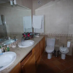 Отель Luxury Townhouse in Praia D'El Rey ванная фото 2