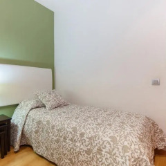 Отель Apartamentos Avenida Gaudi Барселона комната для гостей фото 2