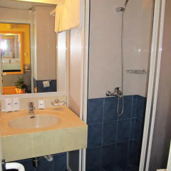 Briz 2 Hotel ванная