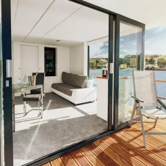 Отель VIPliving Houseboat Номер Делюкс