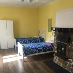 Отель Sleep In BnB 3* Стандартный семейный номер с разными типами кроватей (общая ванная комната)