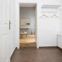 Отель Central Vienna-Living Premium Suite сейф в номере