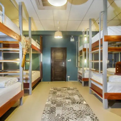 Hom Hostel & Cooking Club Кровать в общем номере