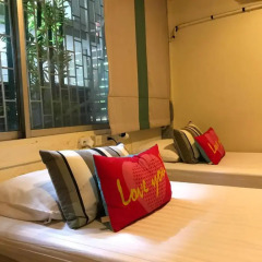 I-Sleep Silom Hostel Стандартный номер с 2 отдельными кроватями (общая ванная комната)