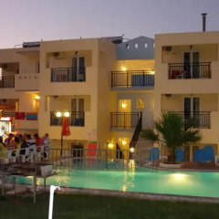Апартаменты Sunshine Studios & Apartments бассейн
