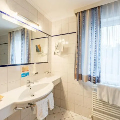 Отель Austria Classic Hotel Hölle Австрия, Зальцбург - отзывы, цены и фото номеров - забронировать отель Austria Classic Hotel Hölle онлайн ванная