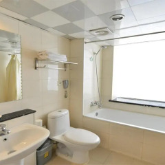 Отель Beijing RJ Brown Hotel Китай, Пекин - отзывы, цены и фото номеров - забронировать отель Beijing RJ Brown Hotel онлайн ванная