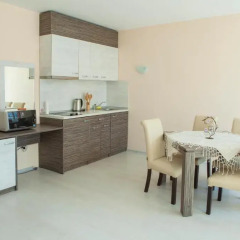 Апартаменты Mirena Rose Garden Family Studio в номере