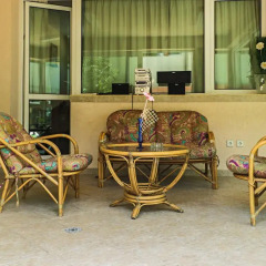 Отель Guest House "Momchil" балкон