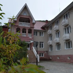 Гостиница Uyutnaya Villa Hostel в Красной Поляне отзывы, цены и фото номеров - забронировать гостиницу Uyutnaya Villa Hostel онлайн Красная Поляна парковка фото 2