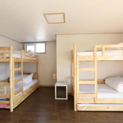 Отель Philstay Itaewon 2* Стандартный семейный номер с двуспальной кроватью