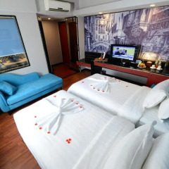 Gia Bao Grand Hotel 3* Номер Делюкс с различными типами кроватей
