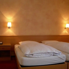 Hotel Crystal 3* Улучшенный номер с 2 отдельными кроватями