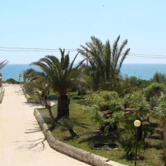 Отель La Villa Rosa al Mare Поццалло пляж