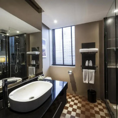 Отель The Continent Bangkok by Compass Hospitality 4* Представительский номер с различными типами кроватей фото 20