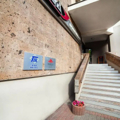 Отель Tia Hotel Латвия, Рига - - забронировать отель Tia Hotel, цены и фото номеров спортивное сооружение