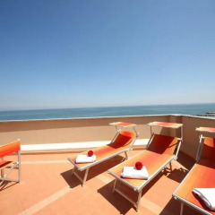 Hotel Clitunno Римини пляж
