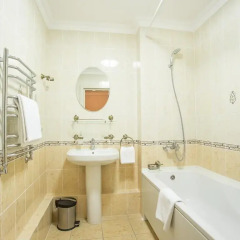 Гостиница Riverside Apartments Казахстан, Нур-Султан - отзывы, цены и фото номеров - забронировать гостиницу Riverside Apartments онлайн ванная фото 2