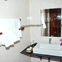 Hoang Duc Hotel 3* Стандартный номер с различными типами кроватей фото 3