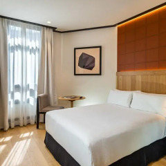 Отель H10 Puerta de Alcalá 4* Стандартный номер с двуспальной кроватью фото 9