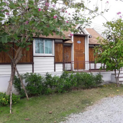 Отель De Coco House Sriracha 3* Бунгало Делюкс с различными типами кроватей фото 12